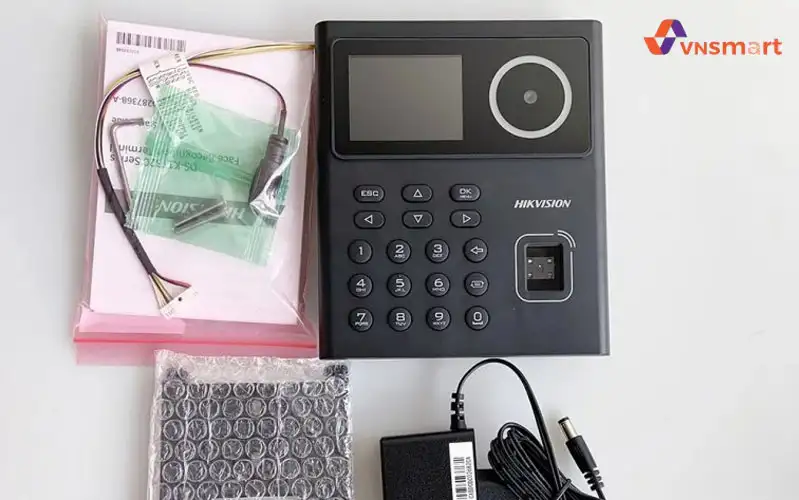 Máy chấm công khuôn mặt Hikvision DS-K1T320MFX