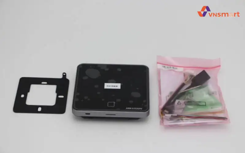 Máy chấm công khuôn mặt Hikvision DS-K1T642M