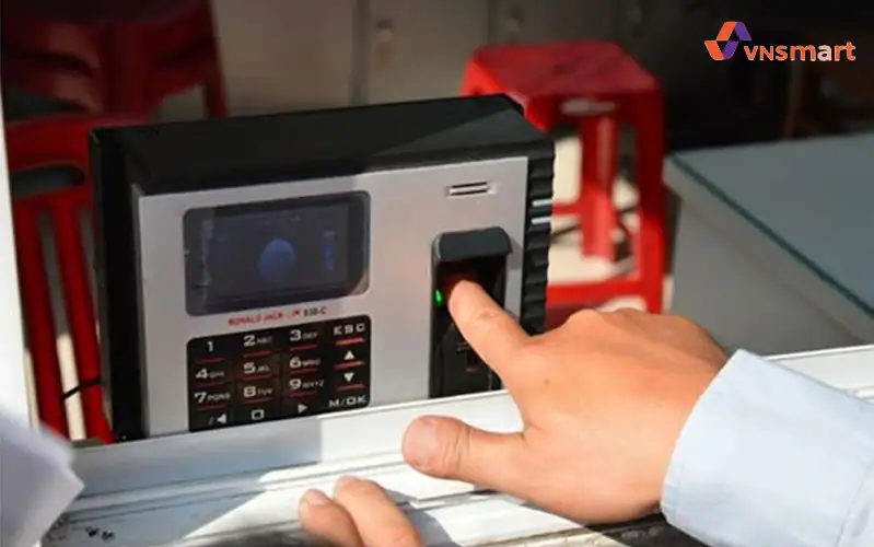 Cách lắp đặt và sử dụng máy chấm công vân tay hiệu quả