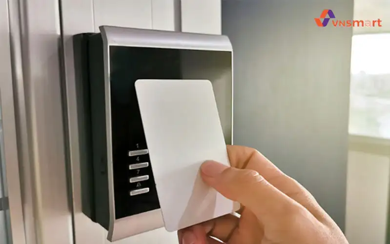 So sánh các loại máy chấm công phổ biến