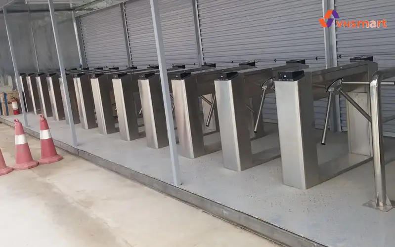 Cổng xoay 3 càng Turboo Y148